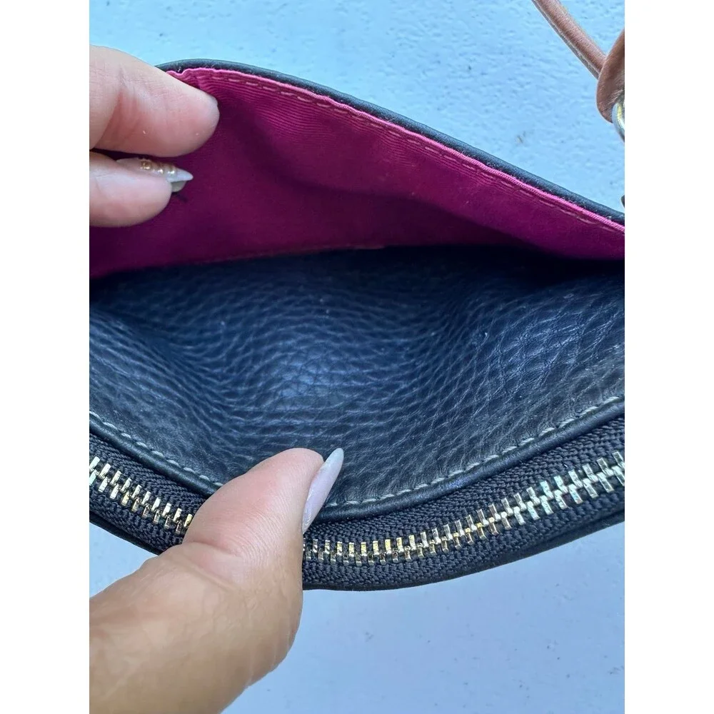 Vintage Y2K Coach Soho Black Pebbled Leather Tan Strap Wristlet Clutch